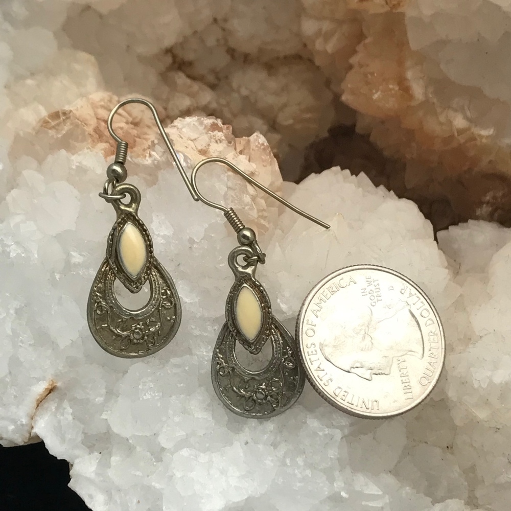 Costume Dangle Earrings NWOT - Picture 2 of 5